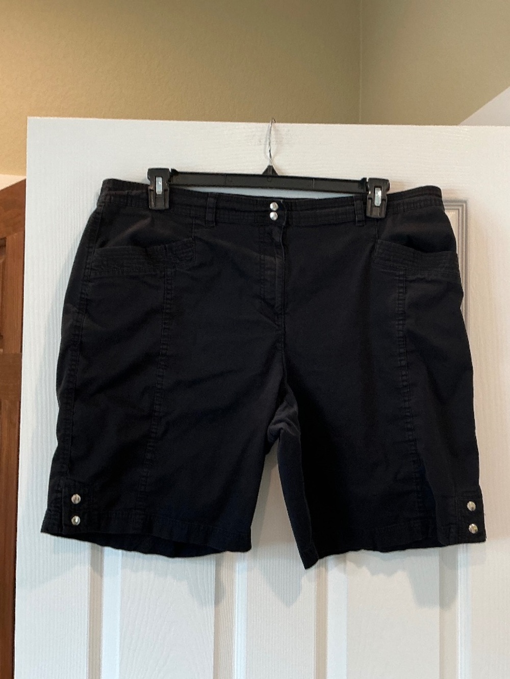 Karen Scott Black Cotton Bermuda Shorts 18